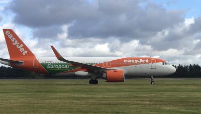 Photo of aircraft G-UZHO operated by easyJet