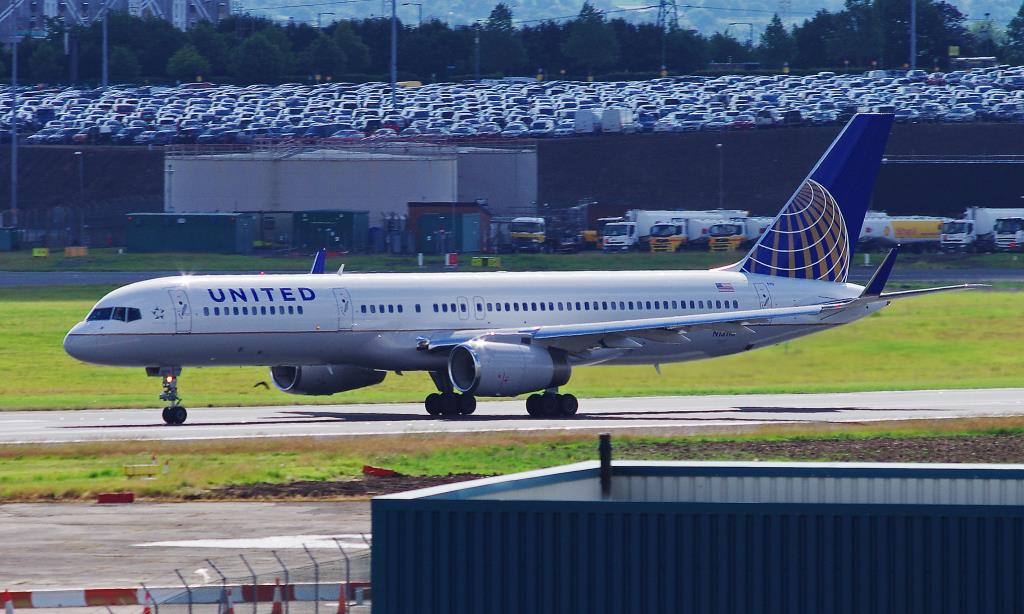 Photo of aircraft N13113 operated by United Airlines