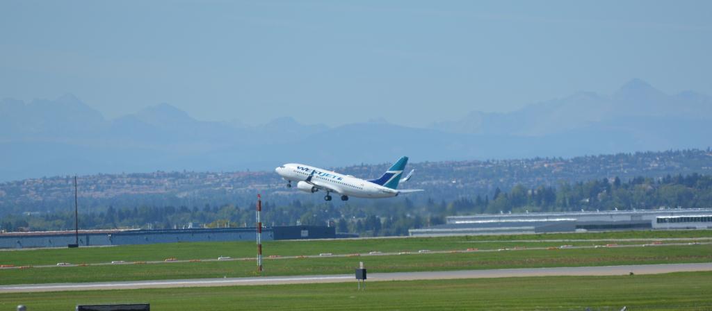 Photo of aircraft C-GWSU operated by WestJet
