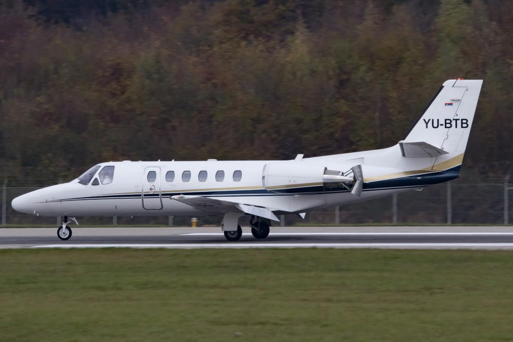 Photo of aircraft YU-BTB operated by Air Pink