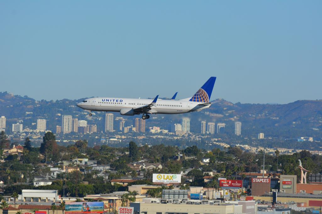 Photo of aircraft N73275 operated by United Airlines