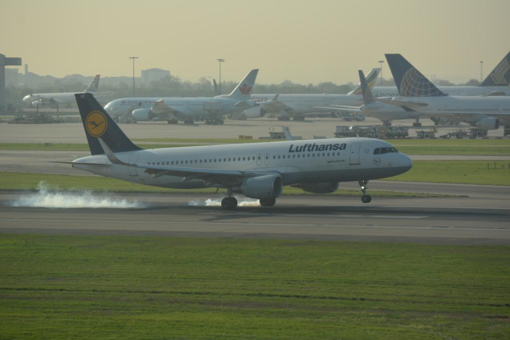 Photo of aircraft D-AIUE operated by Lufthansa
