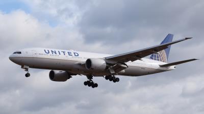 Photo of aircraft N226UA operated by United Airlines