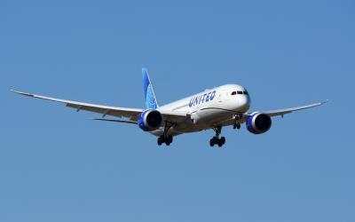 Photo of aircraft N29984 operated by United Airlines