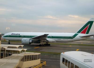 Image of aircraft registration I-DISU - A 777-243(ER) operated by Alitalia
