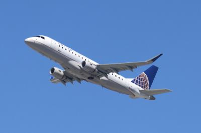 Photo of aircraft N160SY operated by United Express