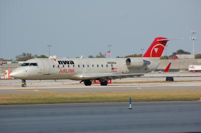 Photo of aircraft N8980A operated by Pinnacle Airlines