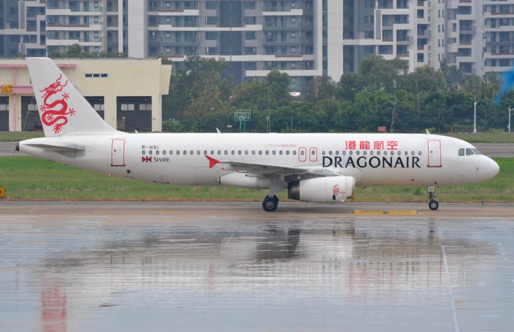Photo of aircraft B-HSI operated by Cathay Dragon