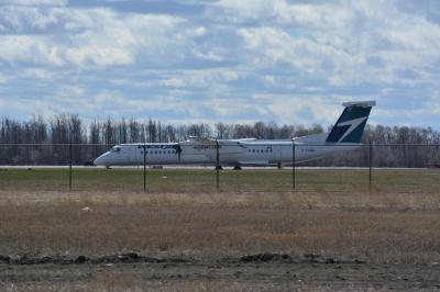 Photo of aircraft C-FKWE operated by WestJet Encore