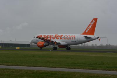 Photo of aircraft G-EZDC operated by easyJet