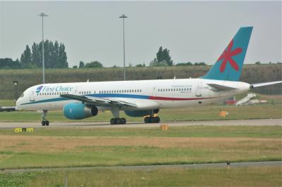 Photo of aircraft G-OOBE operated by Thomson Airways