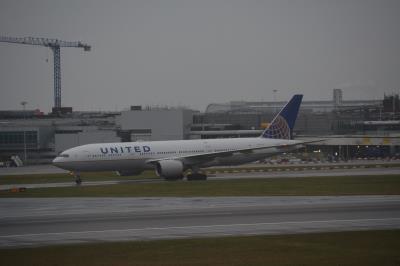 Photo of aircraft N223UA operated by United Airlines