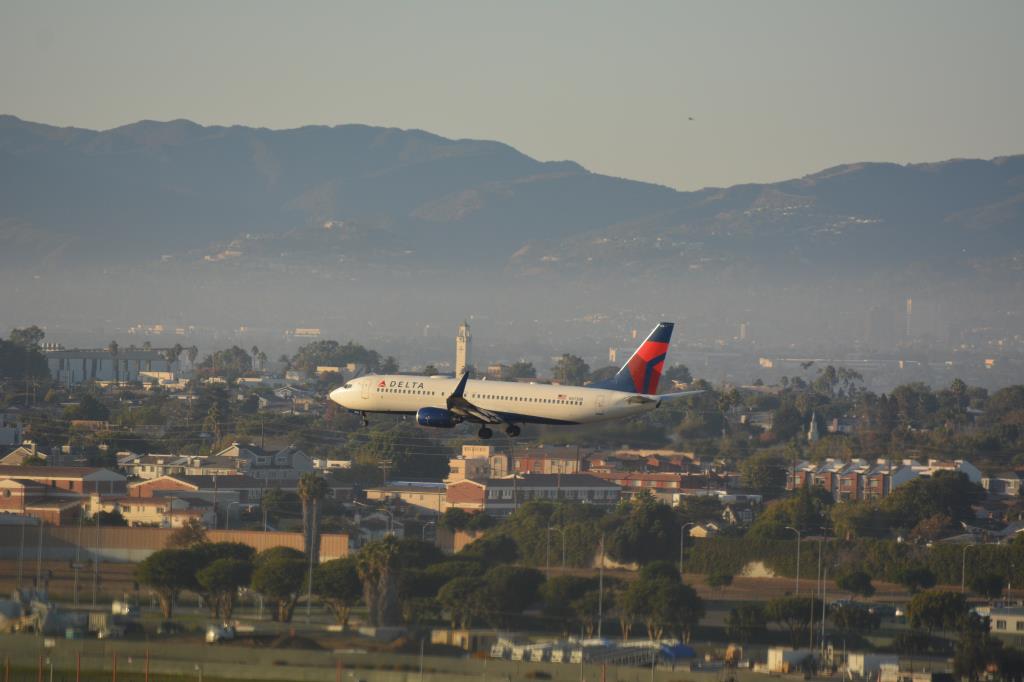 Photo of aircraft N3738B operated by Delta Air Lines