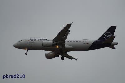 Image of aircraft registration D-AIZD - A A320-214 operated by Lufthansa