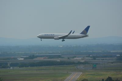 Image of aircraft registration N664UA - A 767-322(ER)(WL) operated by United Airlines