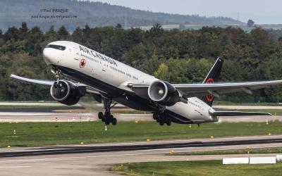 Image of aircraft registration C-FITL - A 777-333(ER) operated by Air Canada