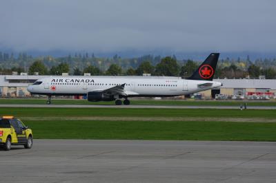 Image of aircraft registration C-GJWD - A A321-211 operated by Air Canada