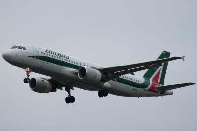 Photo of aircraft EI-IKB operated by Alitalia