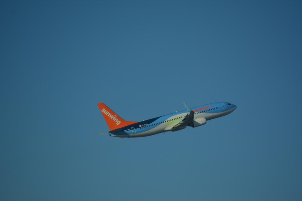Photo of aircraft C-FTZD operated by Sunwing Airlines