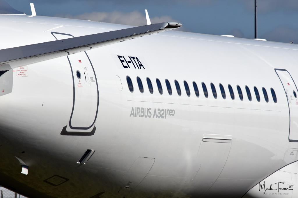 Photo of aircraft EI-ITA operated by Aviation Capital Group (ACG)