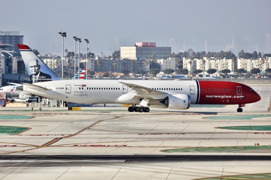 Photo of aircraft G-CKWB operated by Norwegian Air UK