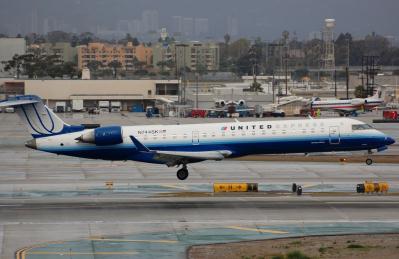Photo of aircraft N744SK operated by United Express