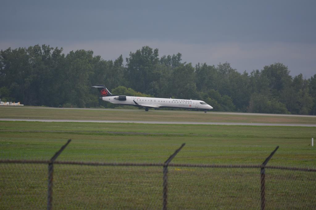 Photo of aircraft C-GLJZ operated by Air Canada Express