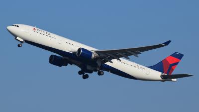 Image of aircraft registration N814NW - A A330-323 operated by Delta Air Lines