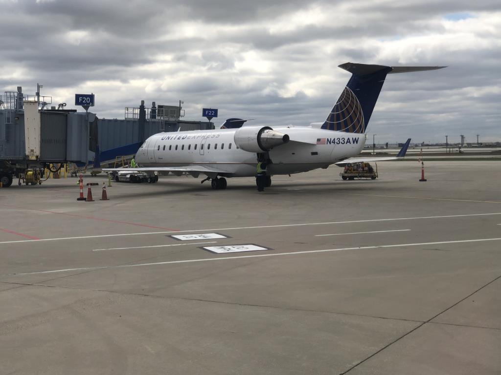 Photo of aircraft N433AW operated by Air Wisconsin