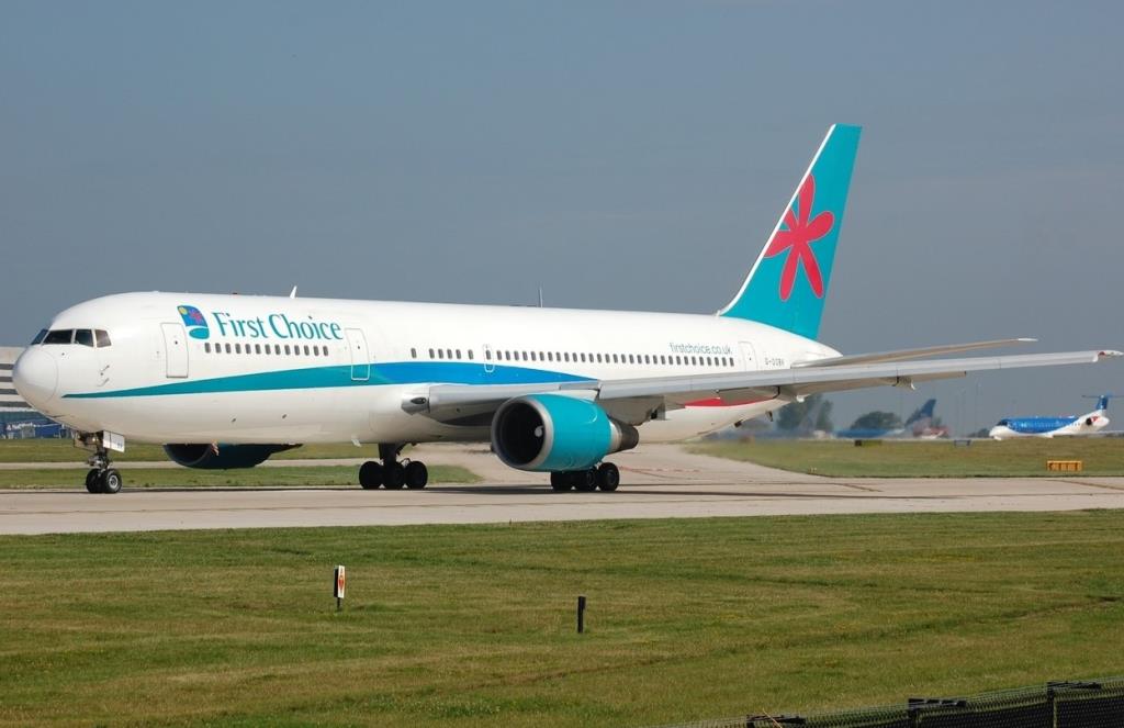 Photo of aircraft G-OOBK operated by First Choice Airways