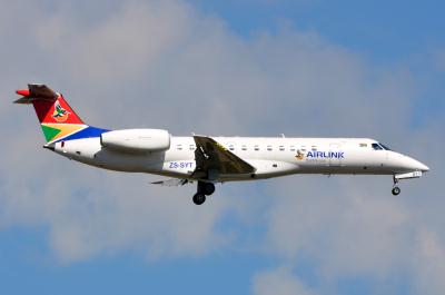 Photo of aircraft ZS-SYT operated by South African Airlink