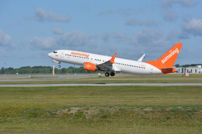 Photo of aircraft C-FMXA operated by Sunwing Airlines