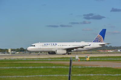 Photo of aircraft N482UA operated by United Airlines