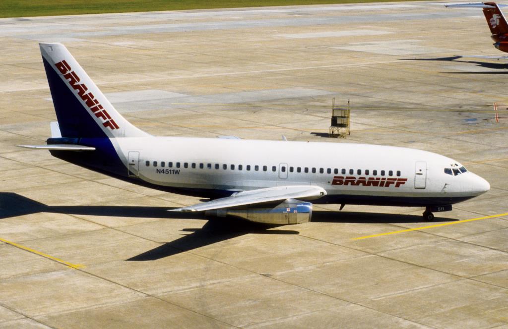 Photo of aircraft N4511W operated by Braniff International Airways