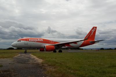 Photo of aircraft G-EZOP operated by easyJet