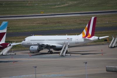Photo of aircraft D-AKNM operated by Eurowings