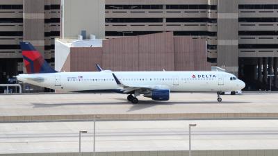 Photo of aircraft N337DN operated by Delta Air Lines