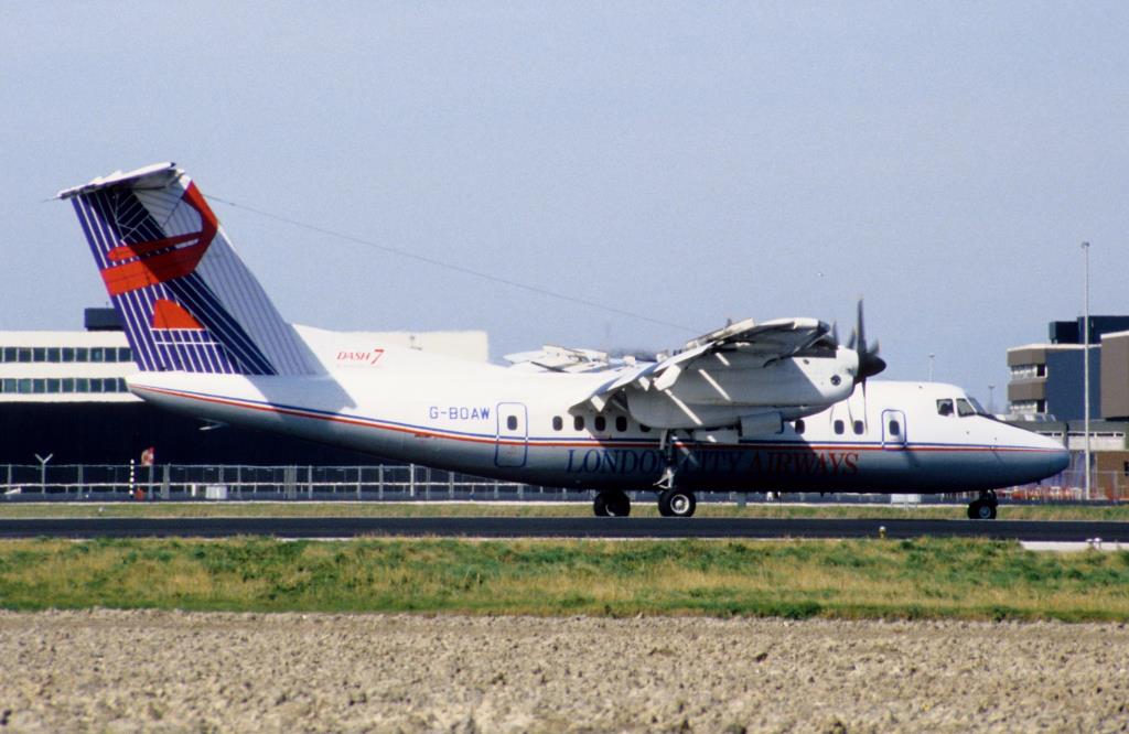 Photo of aircraft G-BOAW operated by London City Airways