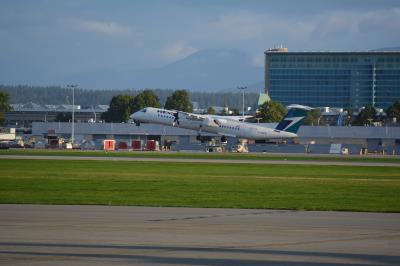 Image of aircraft registration C-GVEN - A DHC-8-402Q operated by WestJet Encore
