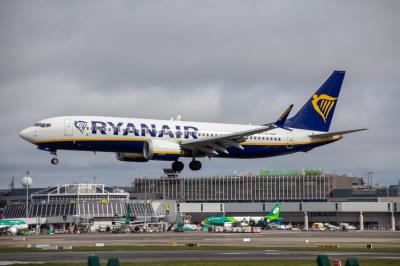 Photo of aircraft EI-HAT operated by Ryanair