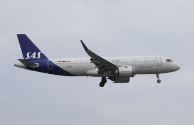 Photo of aircraft EI-SIS operated by SAS Scandinavian Airlines Connect