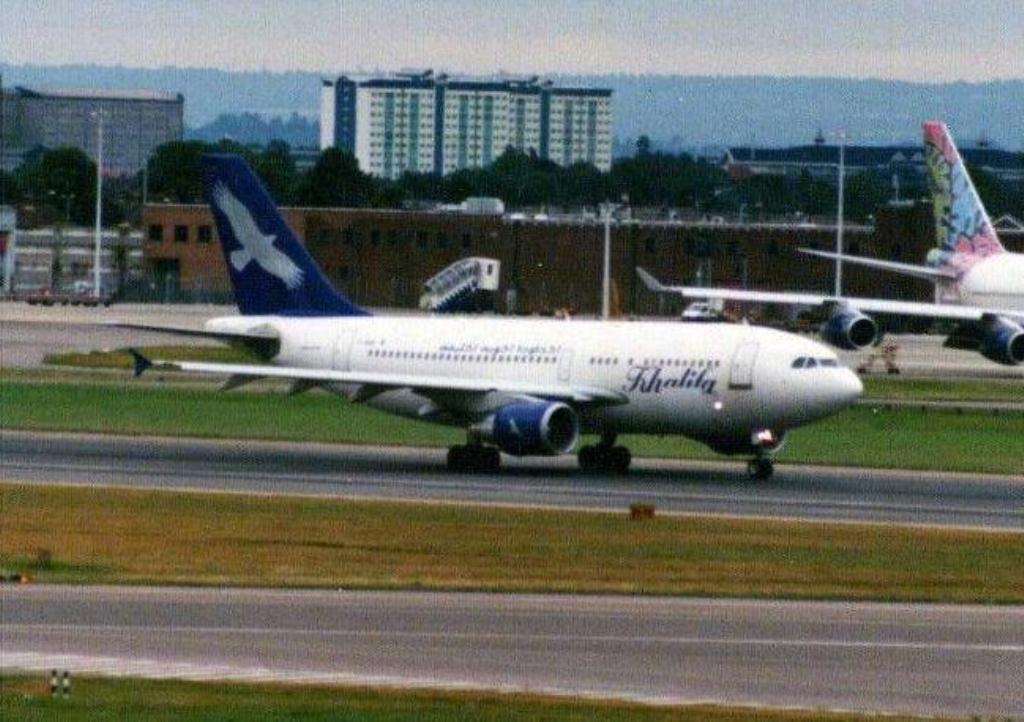 Photo of aircraft F-OIHS operated by Khalifa Airways