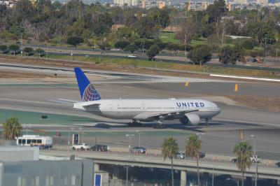 Photo of aircraft N211UA operated by United Airlines