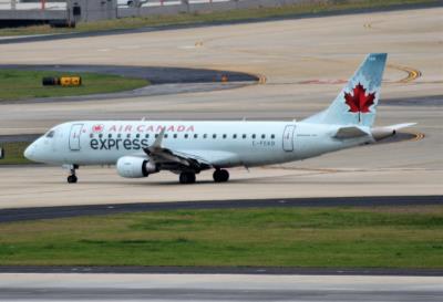 Photo of aircraft C-FEKD operated by Air Canada Express