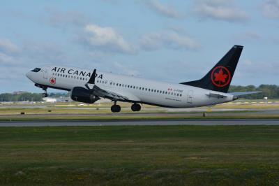 Photo of aircraft C-FSES operated by Air Canada