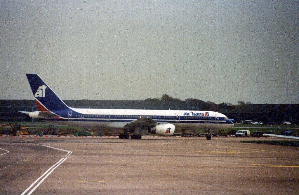 Photo of aircraft C-GTSE operated by Air Transat