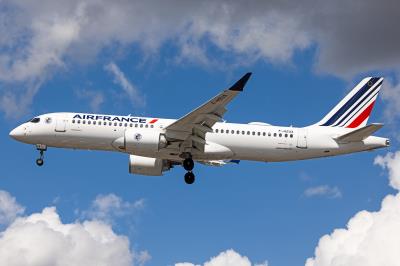 Photo of aircraft F-HZUX operated by Air France