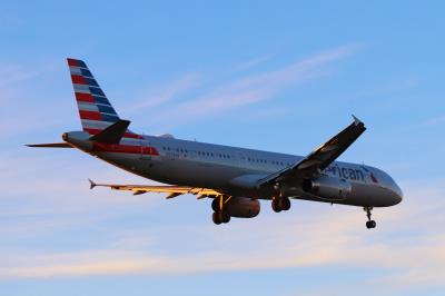 Photo of aircraft N524UW operated by American Airlines