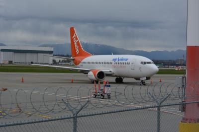 Image of aircraft registration C-GANU - A 737-55D operated by Air North
