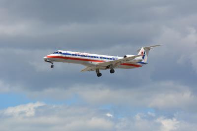 Photo of aircraft N826AE operated by American Eagle